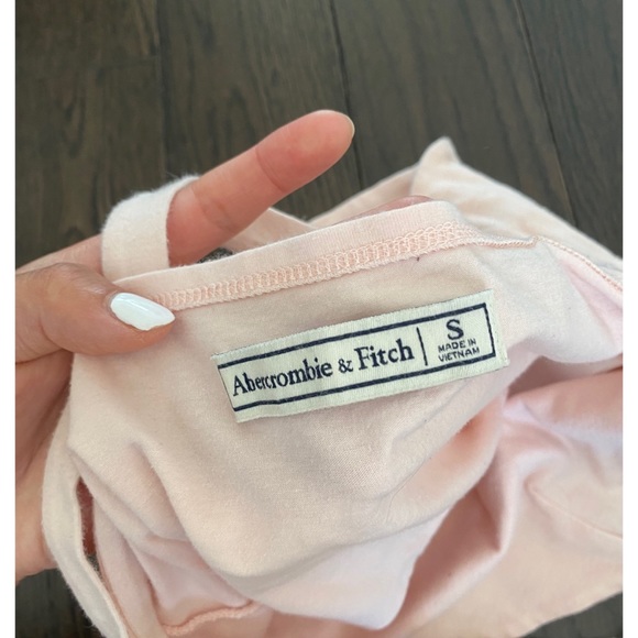 Pink crop top by Abercrombie and finch - Picture 3 of 3